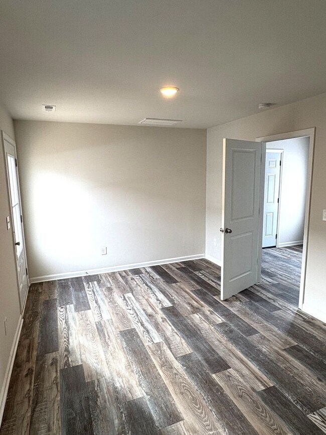 Foto del edificio - Bright 3BR 2.5BA Home w/ Full Appliance Kitchen • Garage Parking in Mooresville