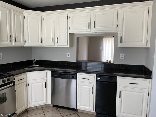 Building Photo - 336 Penns Way