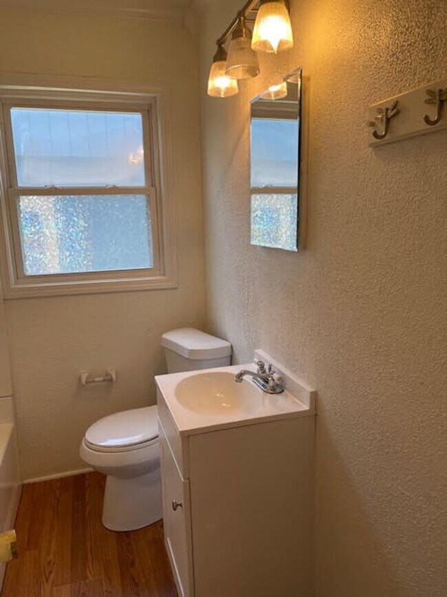 Building Photo - "Hot Summer Special" $250 off the first mo...