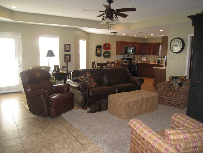 Building Photo - Open Floor Plan