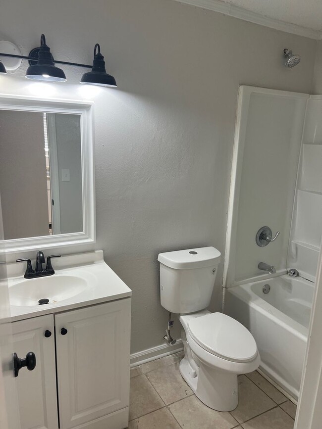 Building Photo - 6640 Applegate St