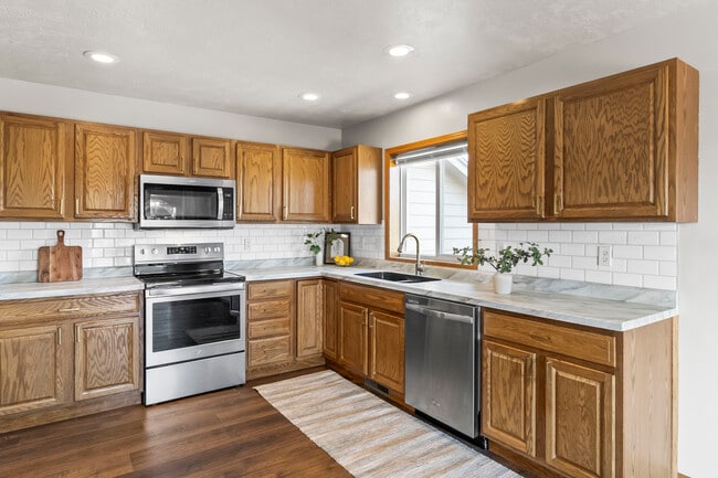 Building Photo - 5508 S Cain Ave