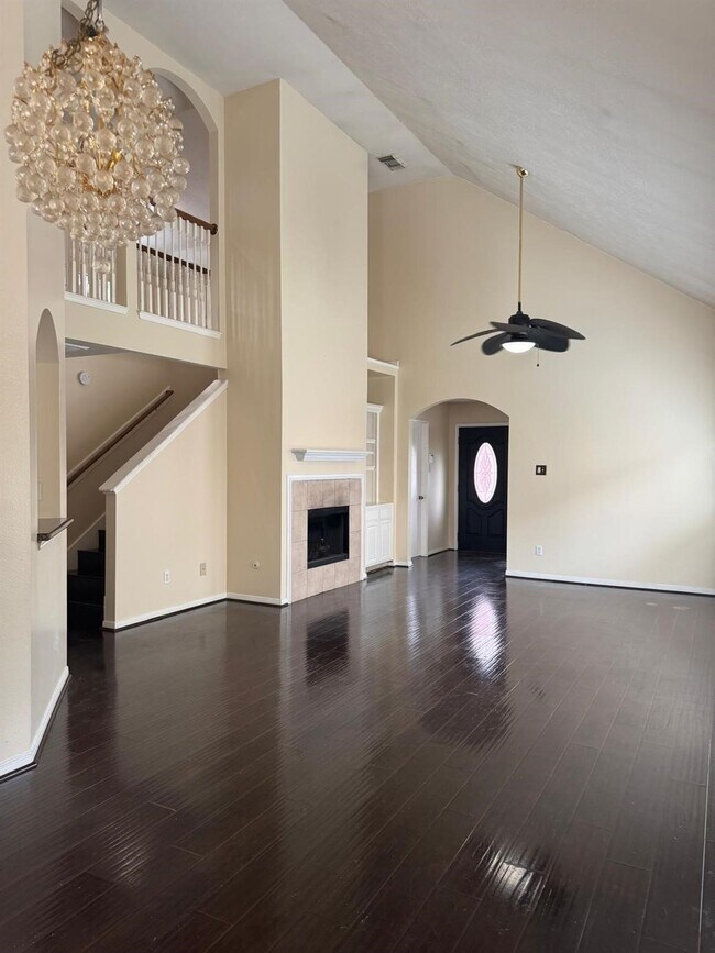 Foto del edificio - 6830 Silver Shores Ln