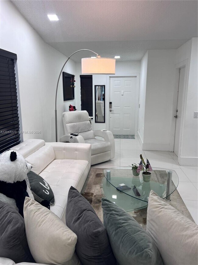 Foto del edificio - 1367 Plumosa Way