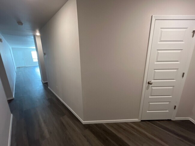 Foto del edificio - *Pre-leasing* Four Bedroom | Two Bath Home...