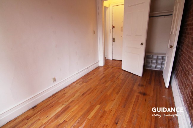 Building Photo - 124 W 81st St