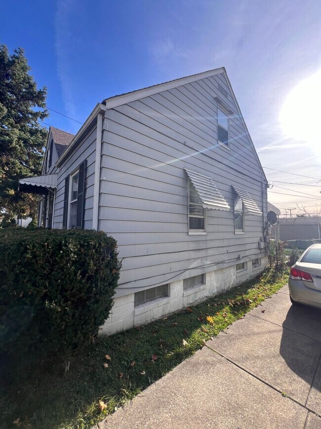 Foto del edificio - 9334 McCracken Rd