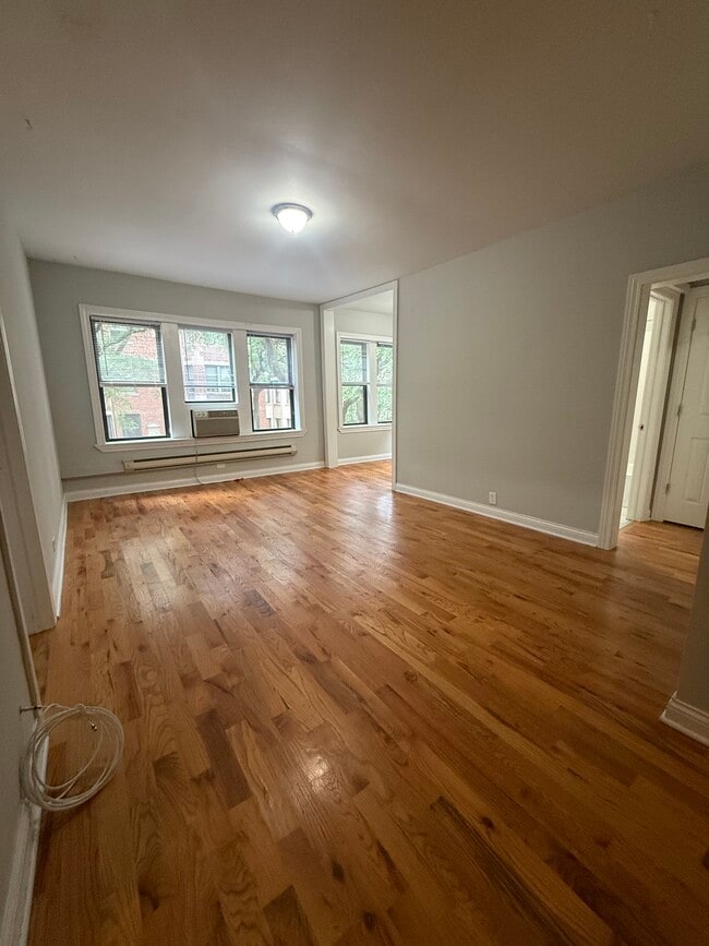 Foto del edificio - 3732 N Pine Grove Ave