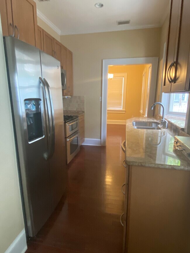 Galley Kitchen - 714 S Bungalow Ter