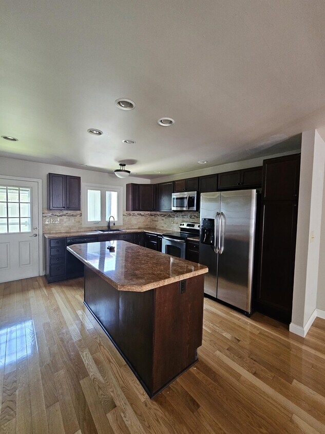 Foto principal - 323 Towanda Ave