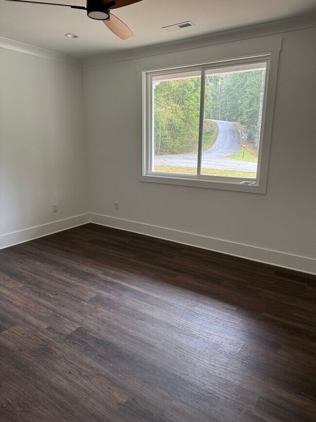 Foto del edificio - 100 Plum Ct