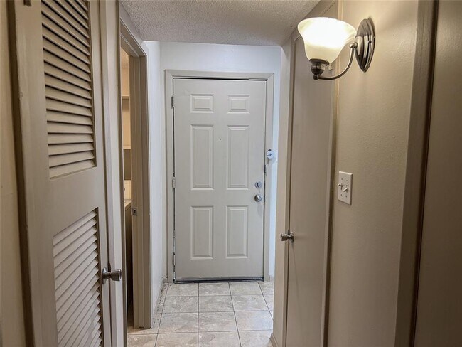 Foto del edificio - 7206 Creekside Dr