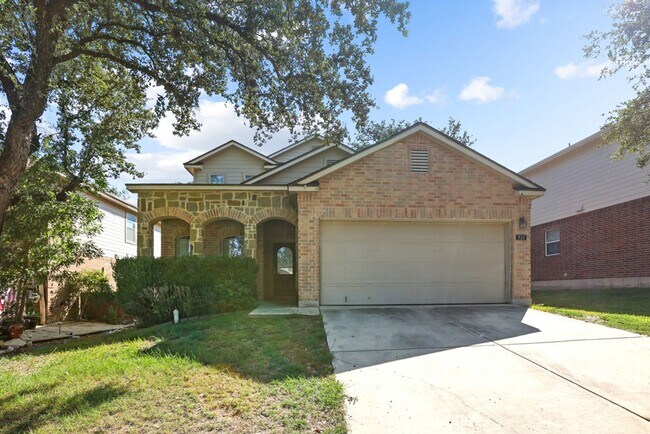 Foto del edificio - Charming Home Awaits: Spacious & Modern Li...