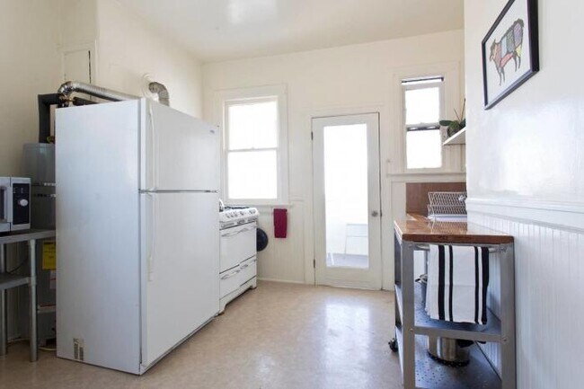Building Photo - 2 bedroom in San Francisco CA 94133