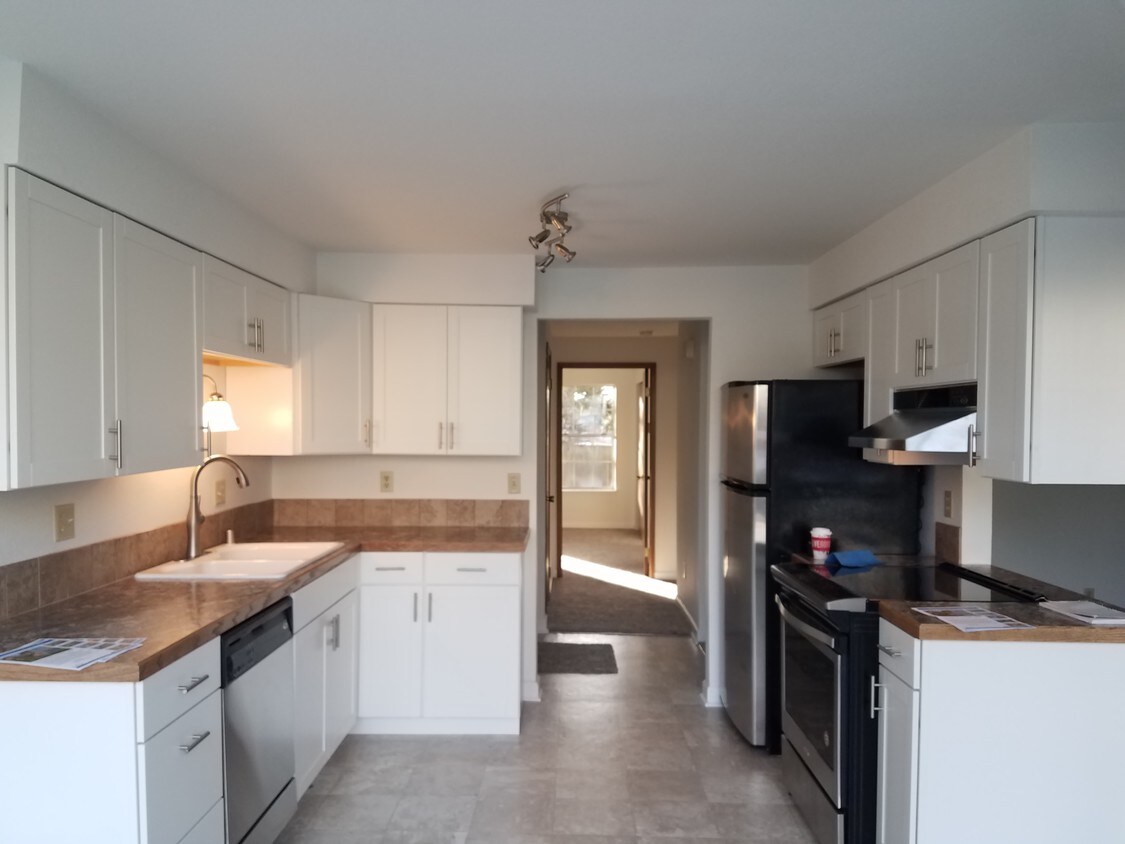 16419 Spruce Way, Lynnwood, WA 98037 Condo for Rent in Lynnwood, WA