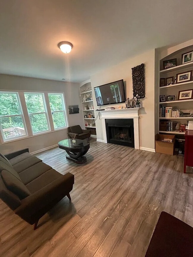 Building Photo - Room in House on E Webber Ln