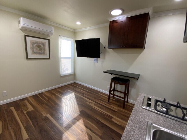 Foto del edificio - 2411 Country Club Dr