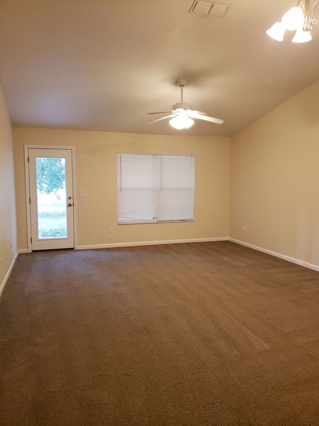 Building Photo - 3 BEDROOM/2 BATH DUPLEX PALM COAST 1000
