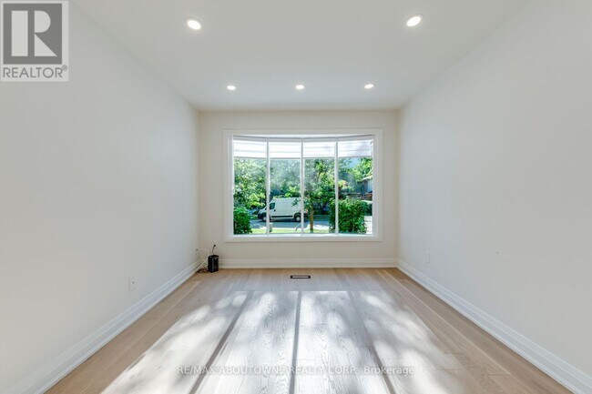 Photo du bâtiment - 3065 Silverthorn Dr