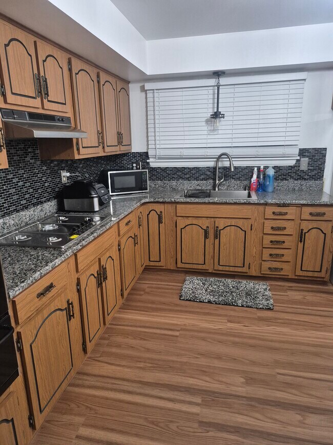 Foto del edificio - 4511 Warwick Dr N