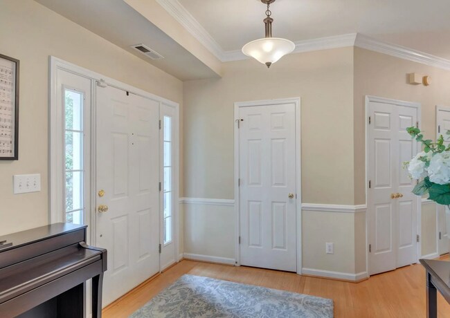 Foto del edificio - 1310 River Chase Ln
