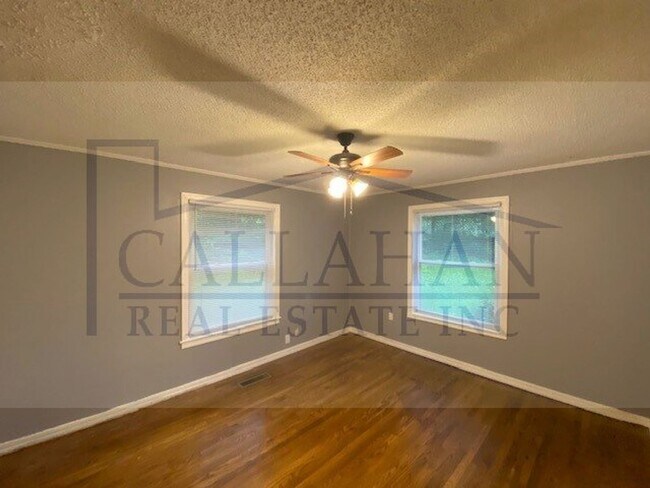 Building Photo - Park Hill Updated 4 bedroom