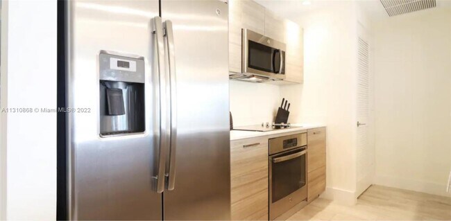 Foto del edificio - 121 NE 34th St