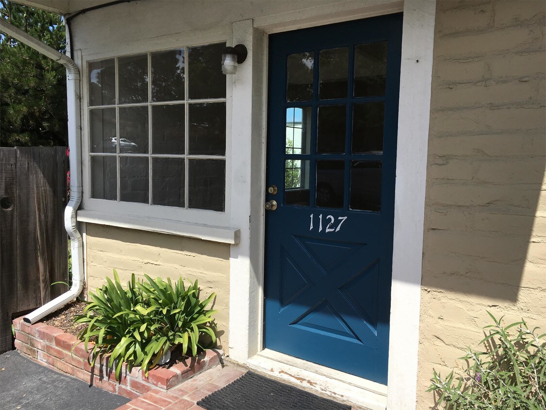 Primary Photo - 1127 Forest Ave