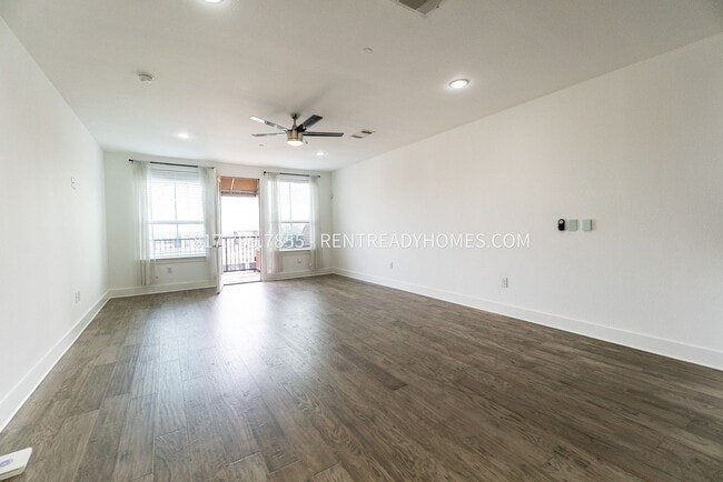 Building Photo - 251 S Mill St