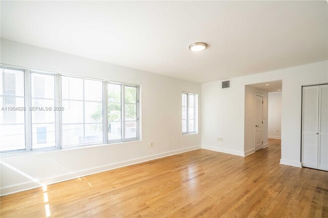 Foto del edificio - 2425 Flamingo Pl