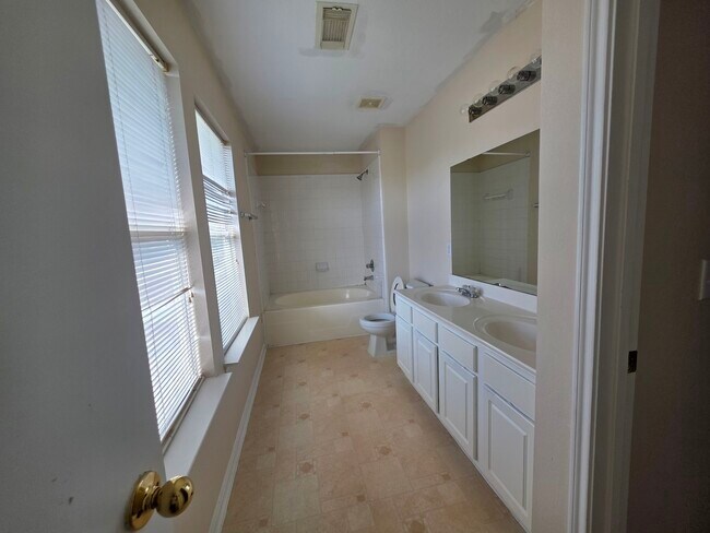 Foto del edificio - 15127 Blue Creek Ranch Dr