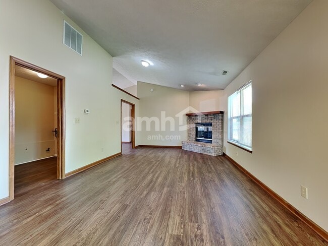 Foto del edificio - 3326 Redbud Ct