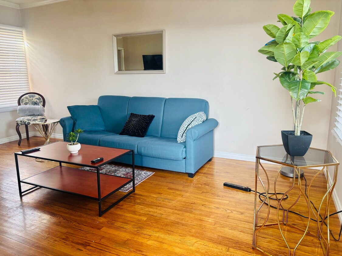 Foto principal - 4238 W Slauson Ave