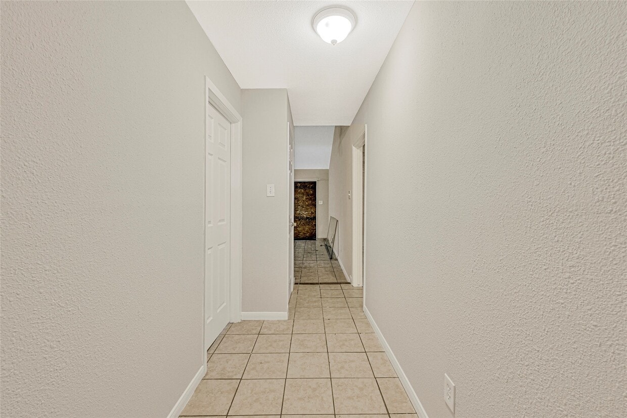 Primary Photo - 3718 Simsbrook Dr