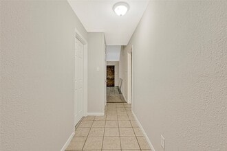 Building Photo - 3718 Simsbrook Dr