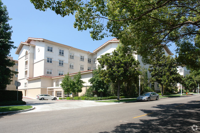 Building Photo - Belmont Village of Burbank
