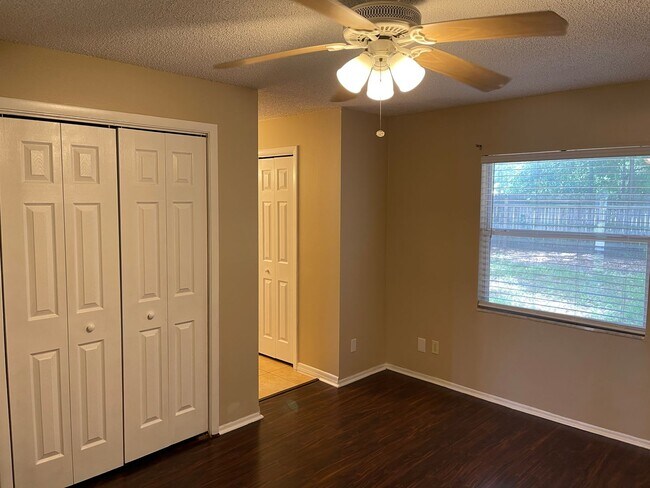 Foto del edificio - 2310 Pebble Ct. in Orangewood Village - Ju...