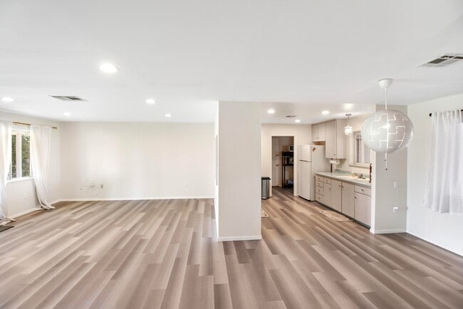 Building Photo - 43480 Illinois Ave