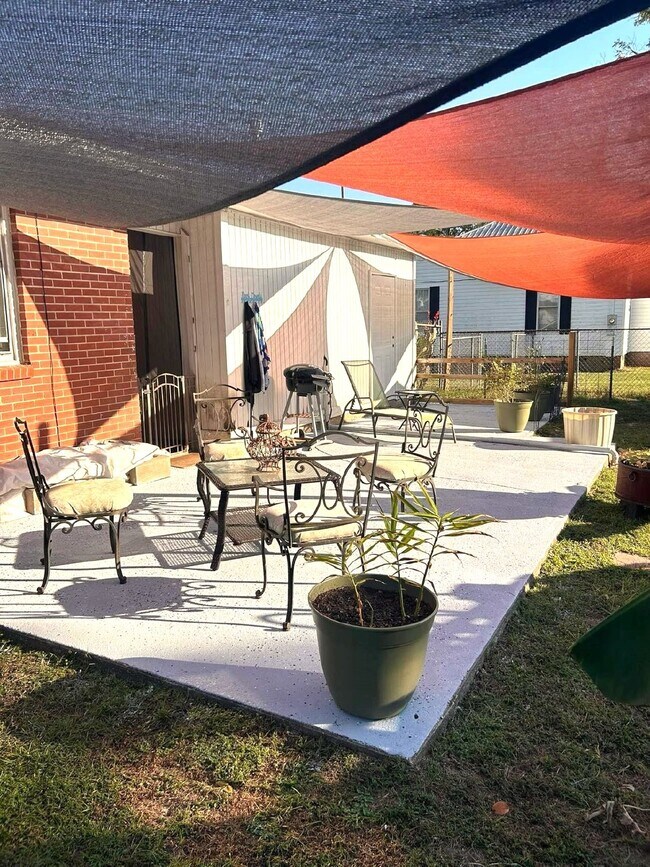 Building Photo - Charming 2-Bedroom Rental in Historic Eufa...