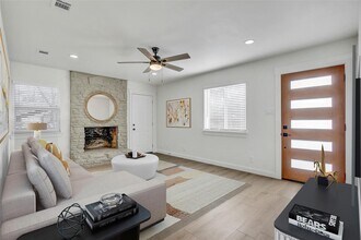 Building Photo - 1402 Valleyridge Cir