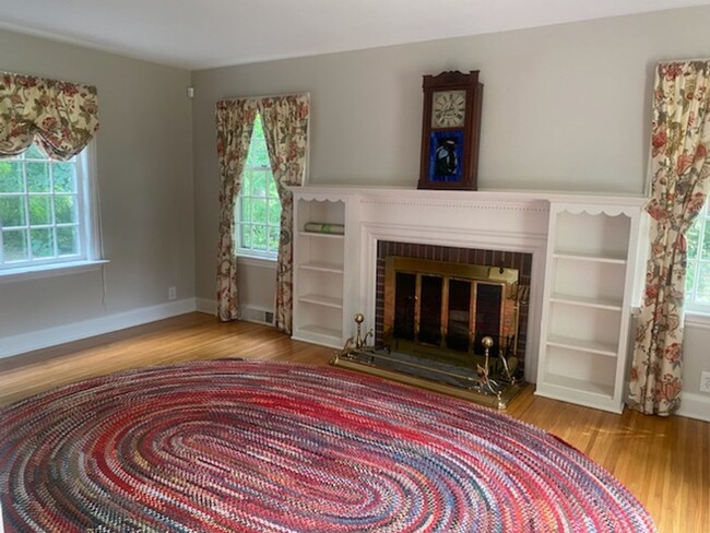 Building Photo - Charming 3 Bedroom 1.5 bath home for rent ...