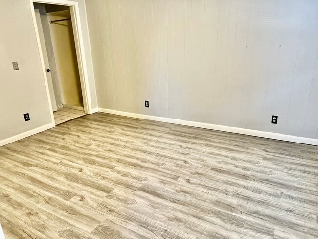 Building Photo - 219 W Main St