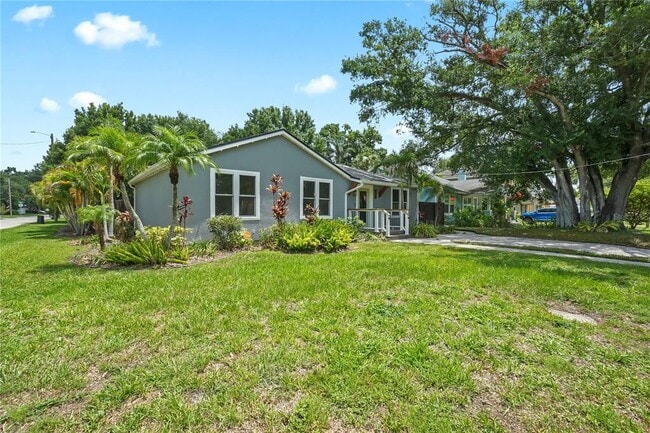 Building Photo - 719 W Woodlawn Ave