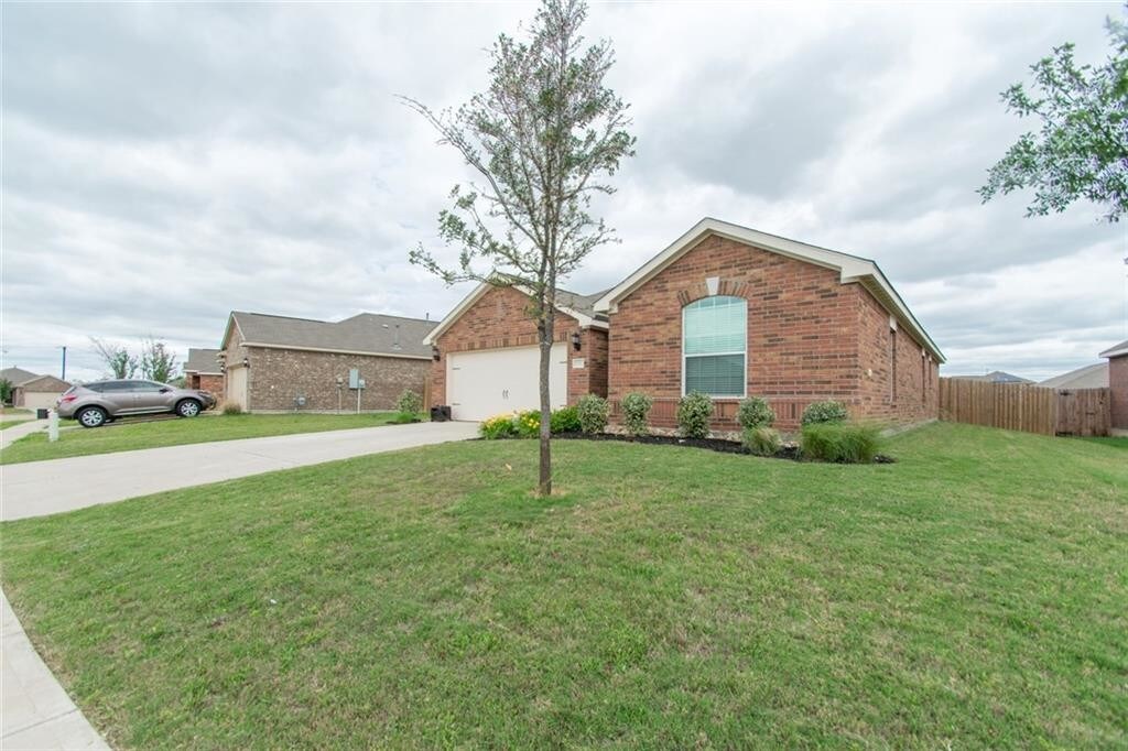Primary Photo - 1112 Port Way