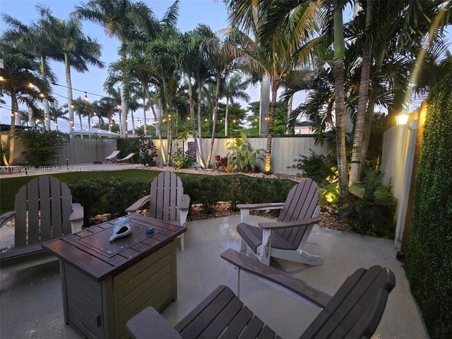 Building Photo - 365 NE 32nd Terrace