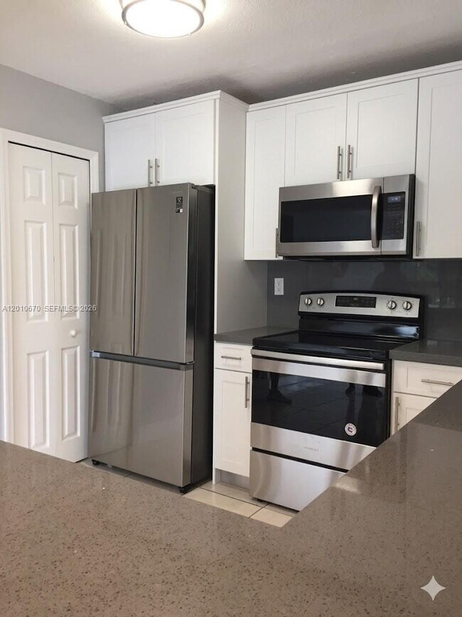 Foto del edificio - 8888 SW 131st Ct