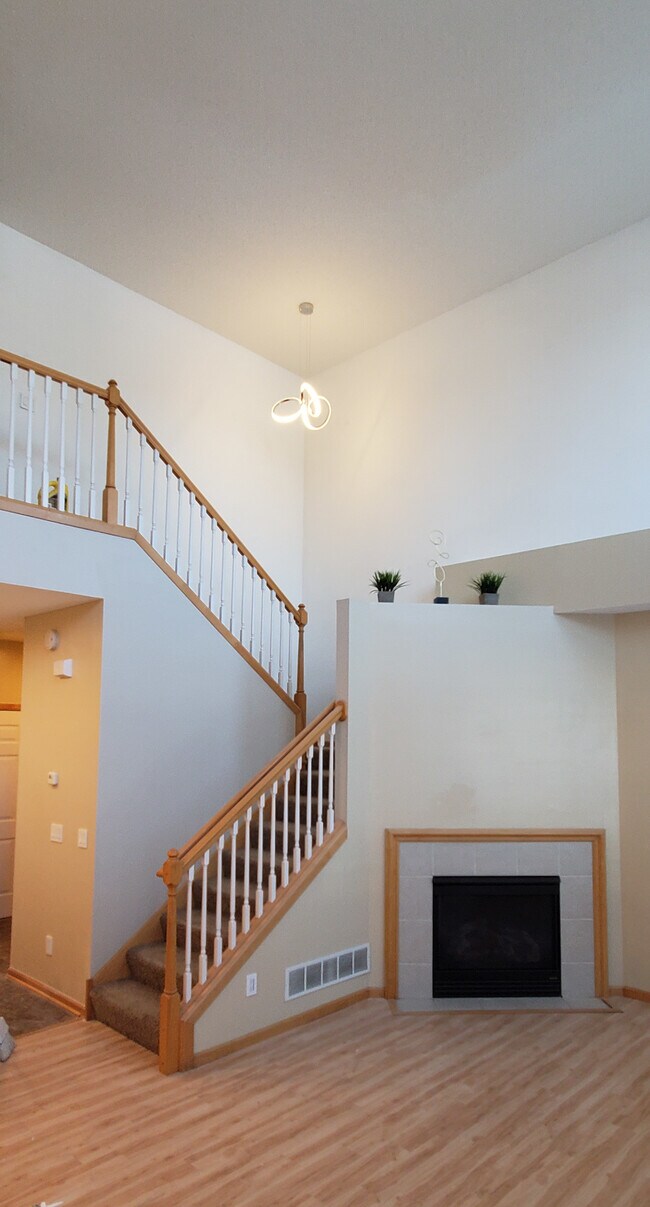 7525 12th St N, Oakdale, MN 55128 Townhome Rentals in Oakdale MN