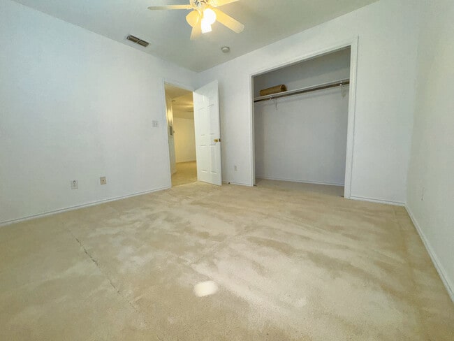 Building Photo - 309 S Water Ln