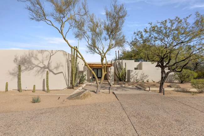 Building Photo - 5910 E McDonald Dr