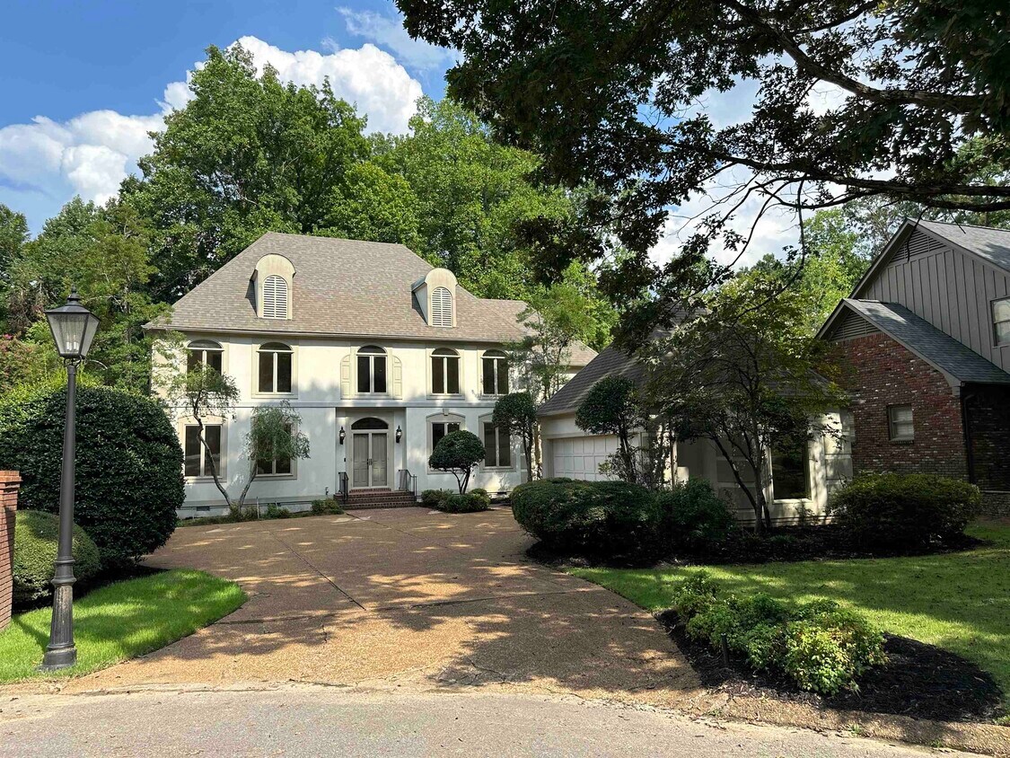 Foto principal - 320 River Oaks Rd N